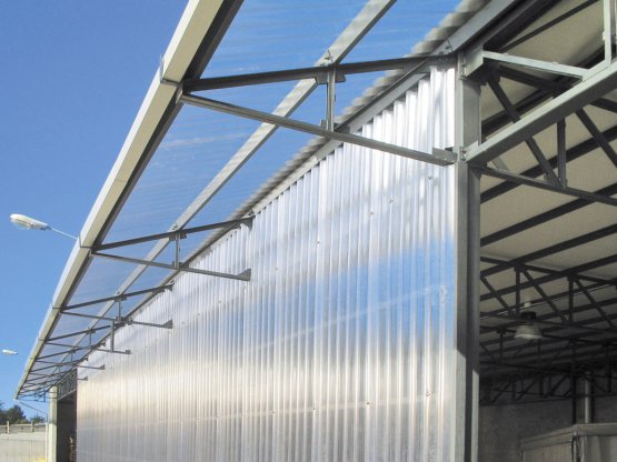 THERMONDA 3-wandige golfplaten in polycarbonaat THERMONDA 3-wandige golfplaten in polycarbonaat